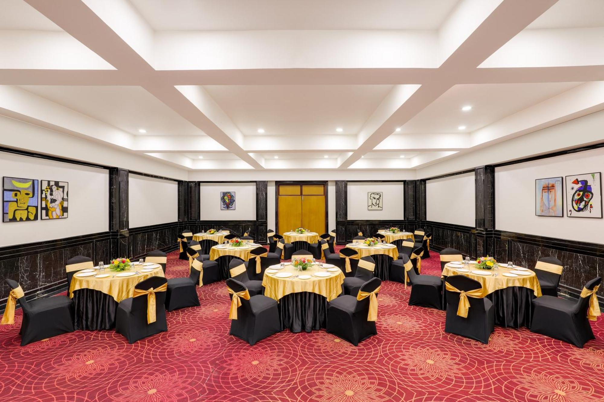 Lemon Tree Hotel, Indore Buitenkant foto