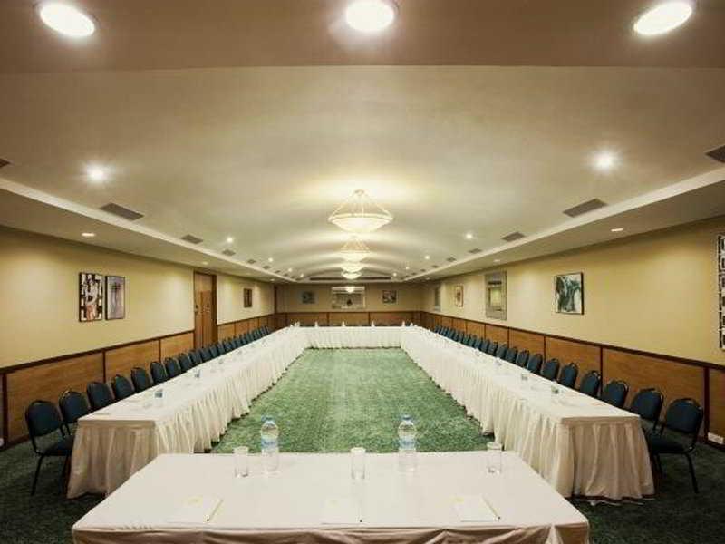 Lemon Tree Hotel, Indore Buitenkant foto